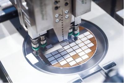 十家车企上半年财报透视 利润王者与研发之星的较量